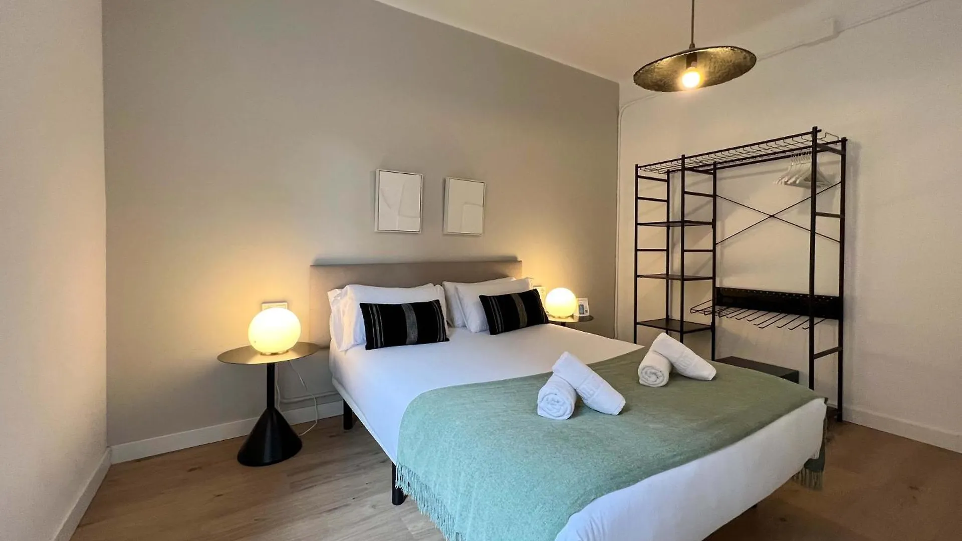 ברצלונה Stay U-Nique Apartments Gaudi I 0*,  ספרד