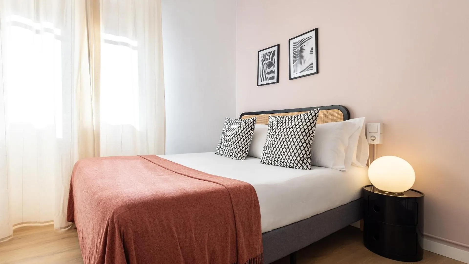 ברצלונה Stay U-Nique Apartments Gaudi I 0*,  ספרד