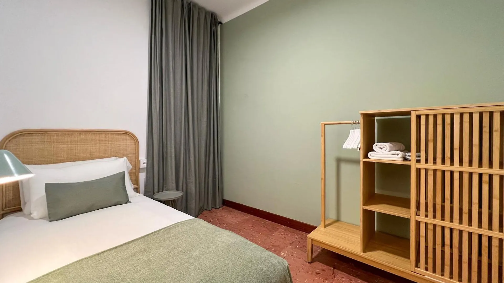 ברצלונה Stay U-Nique Apartments Gaudi I 0*,
