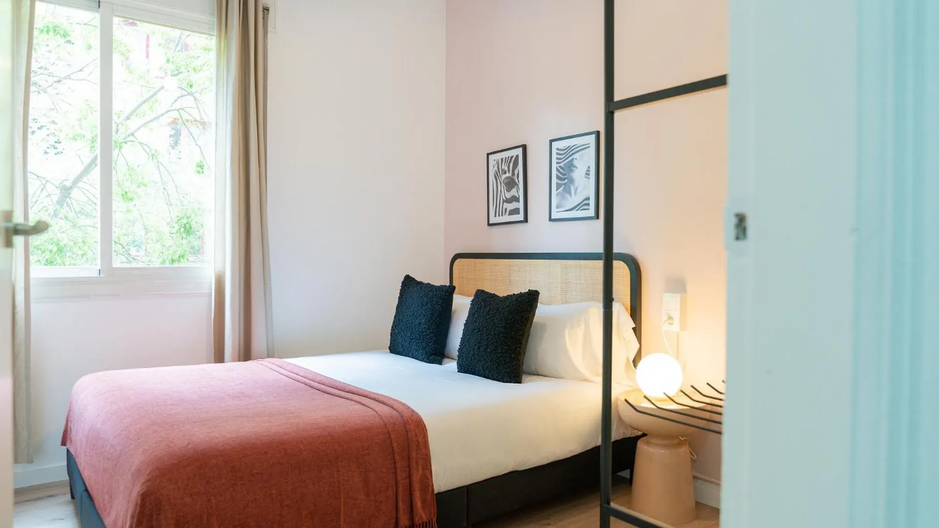 ברצלונה Stay U-Nique Apartments Gaudi I 0*,  ספרד