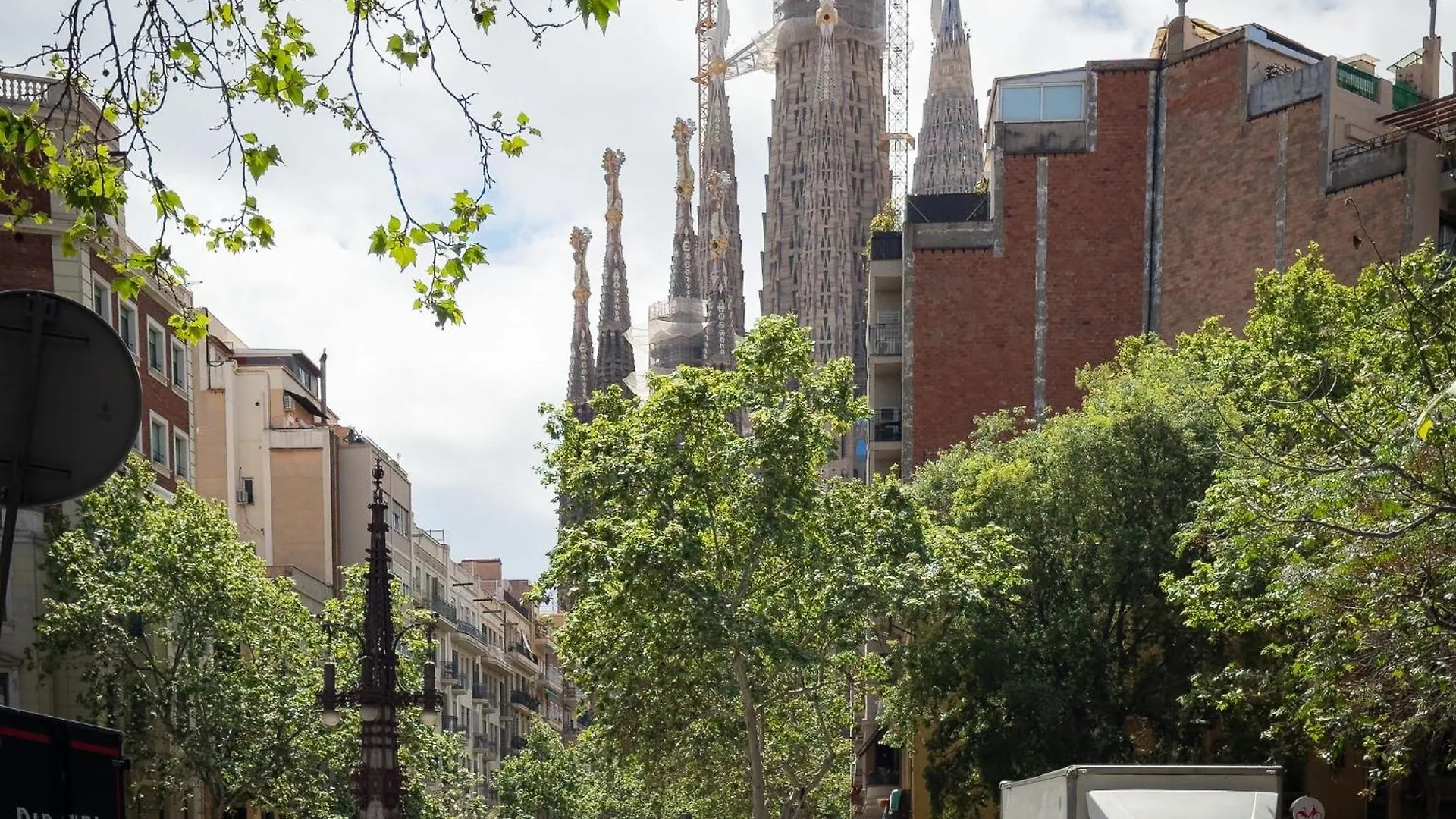 ברצלונה Stay U-Nique Apartments Gaudi I 0*,